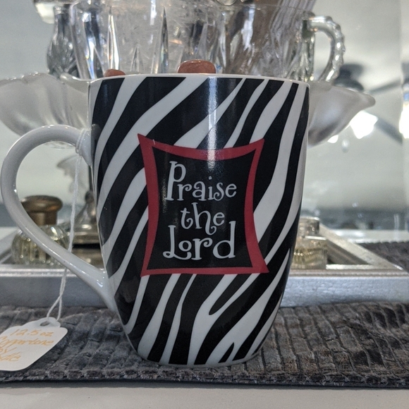 Hand Crafted Other - Gorgeous Zebra Soy Mug Candle🦓